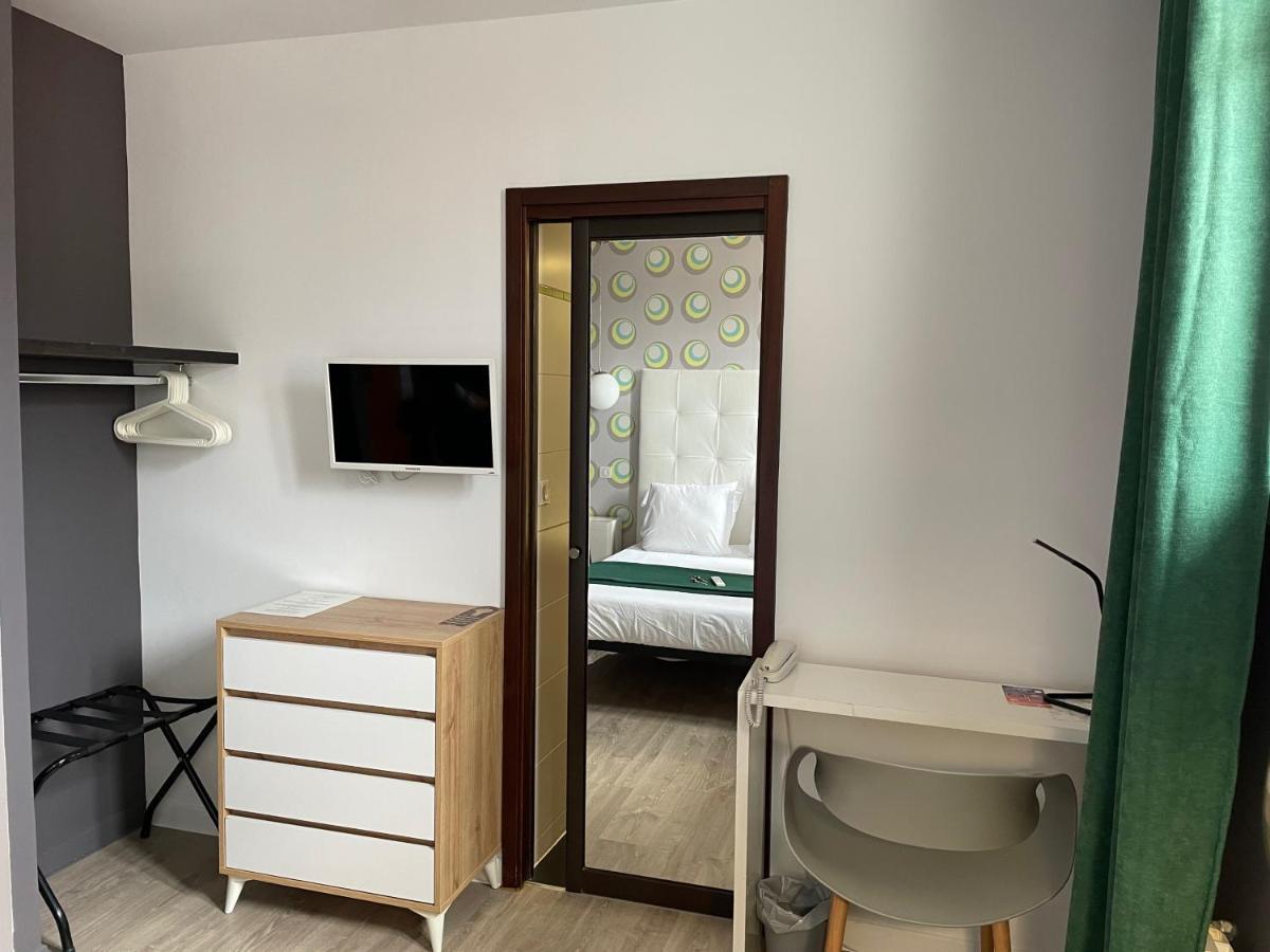 Hotel Mirano Биариц Екстериор снимка